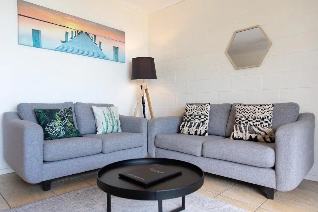 Whitsunday Waterfront Apartments Airlie Beach 3*,