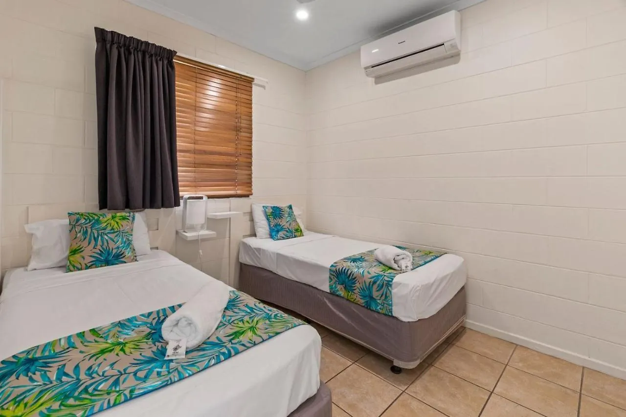 Whitsunday Waterfront Apartments Airlie Beach 3*,