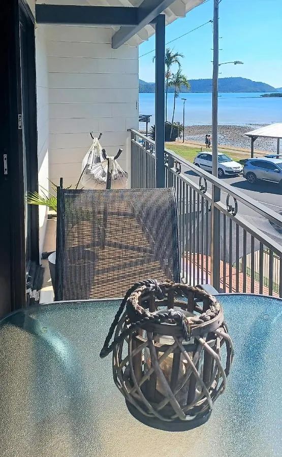 Whitsunday Waterfront Apartments Airlie Beach 3*,