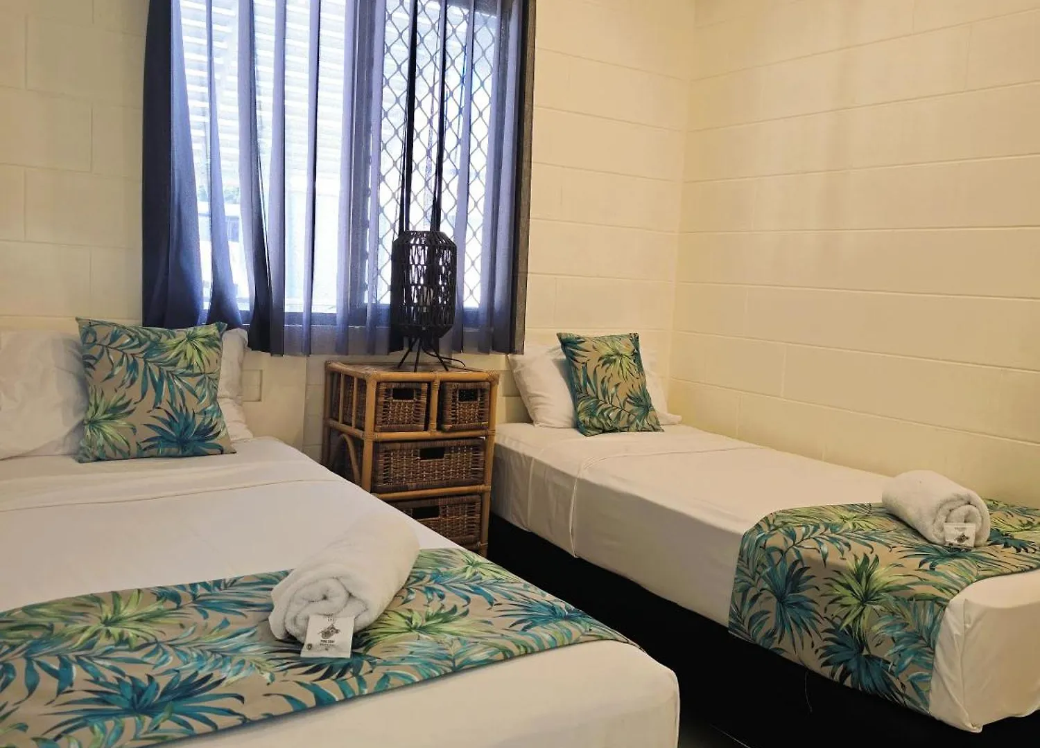 Whitsunday Waterfront Apartments エアリービーチ
