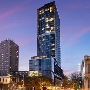 crowne-plaza-adelaide-5000.adelaidehotels-au.com/