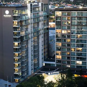 crowne-plaza-adelaide.adelaidehotels-au.com/