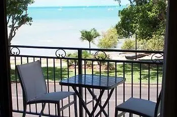 Whitsunday Waterfront Apartments Airlie Beach 3*,