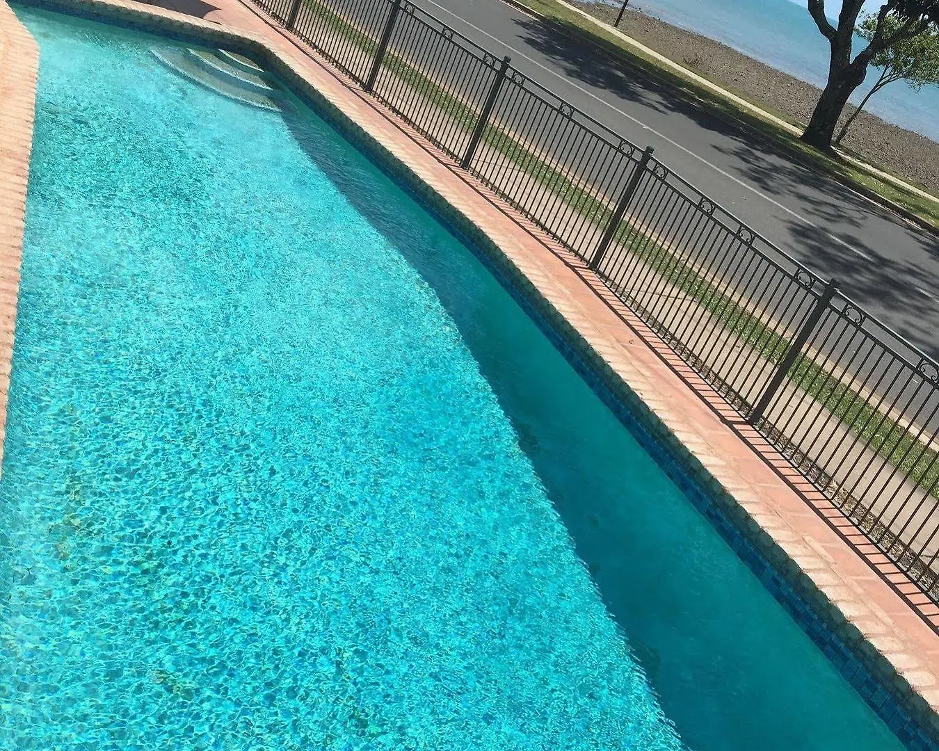 Whitsunday Waterfront Apartments Airlie Beach Aparthotel